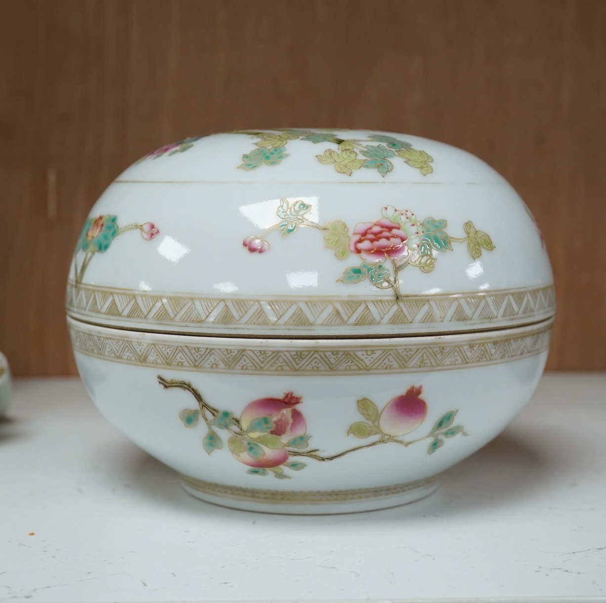 A Chinese famille rose ’chickens’ box and cover, possibly Republic period, with mark, 13cms high. Condition - good